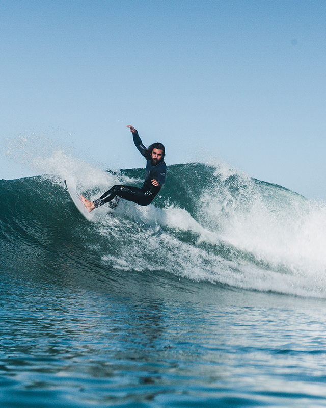 Surfing with an alternative to surf wax