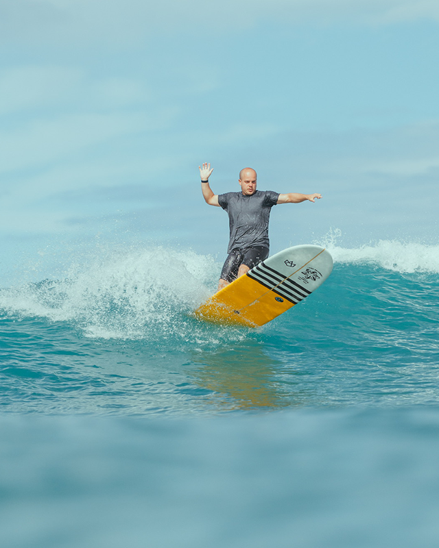 Surfing with an alternative to surf wax