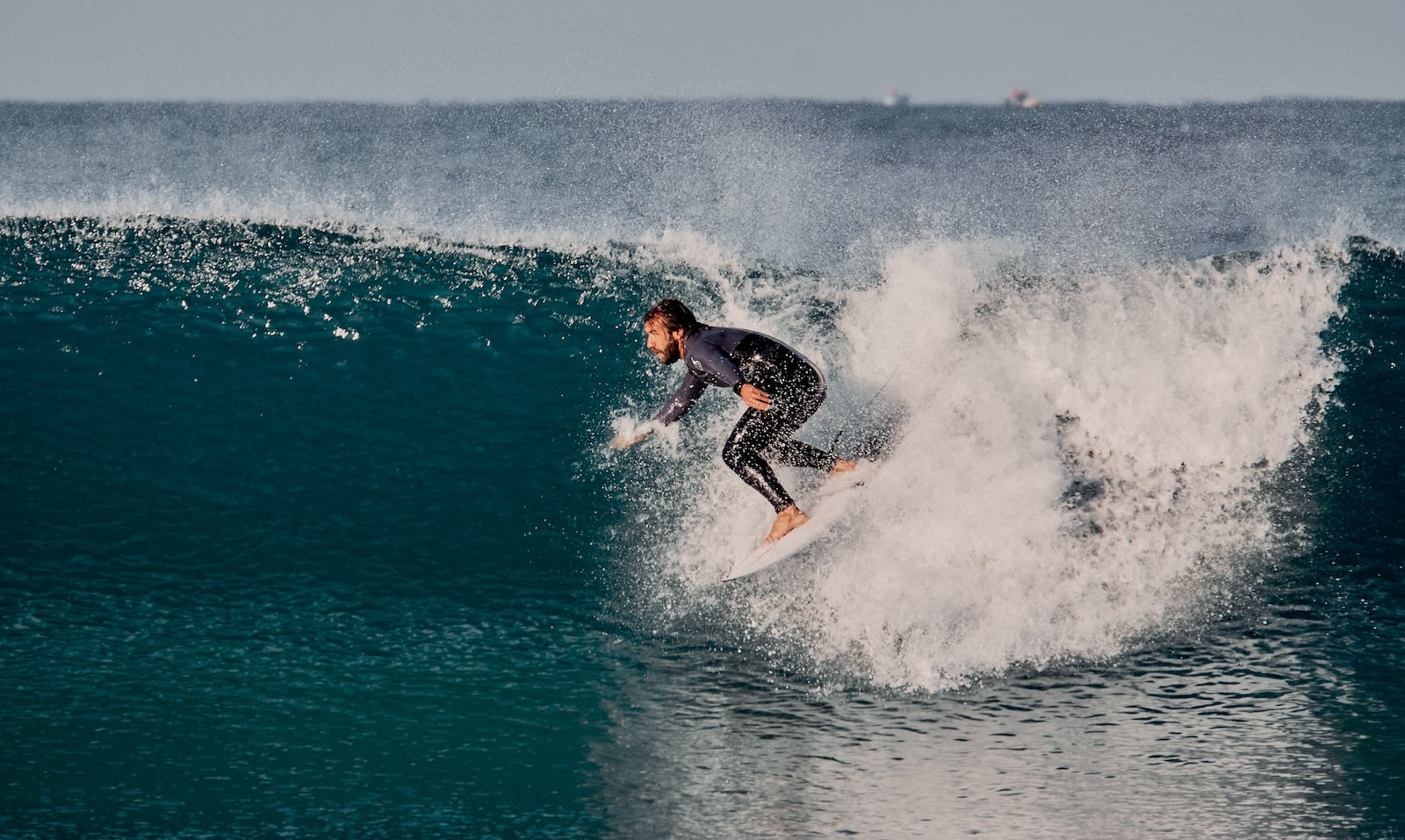 Surfing with an alternative to surf wax